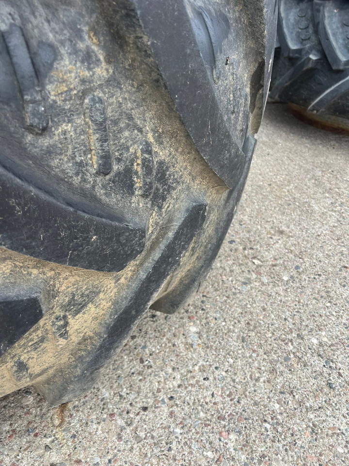 Kleber Zwillinge 20.8 R38 - Felgen und Reifen: das Bild 3 Kleber Zwillinge 20.8 R38 - Felgen und Reifen: das Bild 3