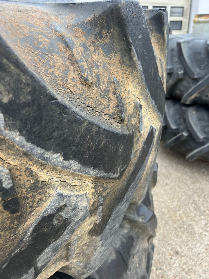 Kleber Zwillinge 20.8 R38 - Felgen und Reifen: das Bild 4 Kleber Zwillinge 20.8 R38 - Felgen und Reifen: das Bild 4