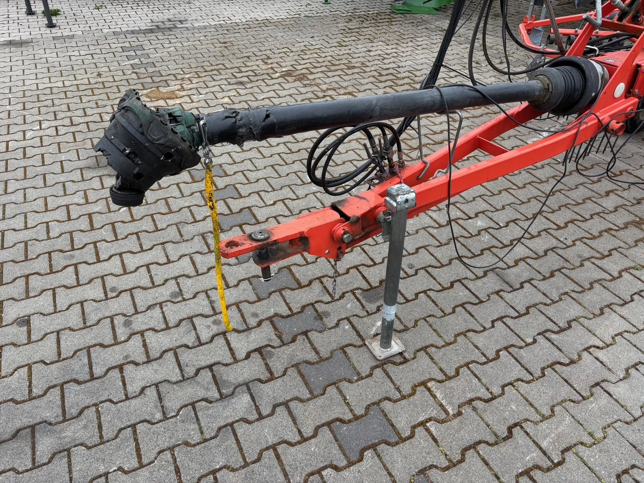 Kuhn Schwader 6632 - Heuwender/ Wenderechen: das Bild 2 Kuhn Schwader 6632 - Heuwender/ Wenderechen: das Bild 2