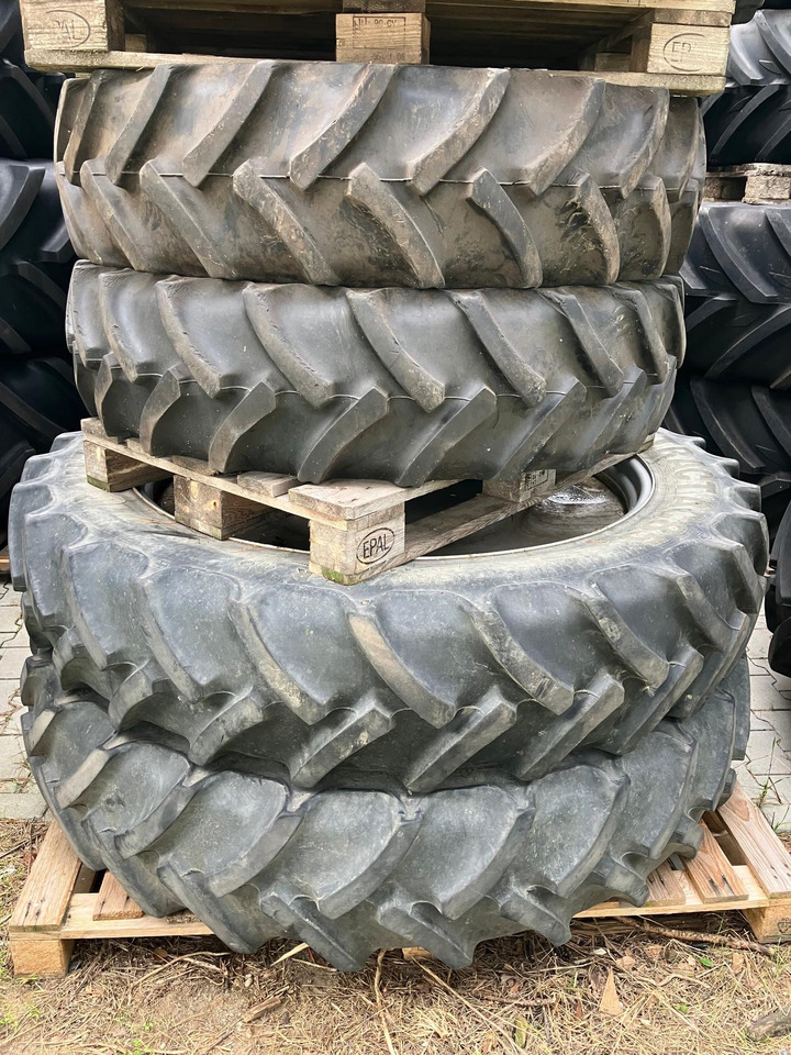 Massey Ferguson 340/95R48 320/95R32 Continental - Felgen und Reifen: das Bild 1 Massey Ferguson 340/95R48 320/95R32 Continental - Felgen und Reifen: das Bild 1
