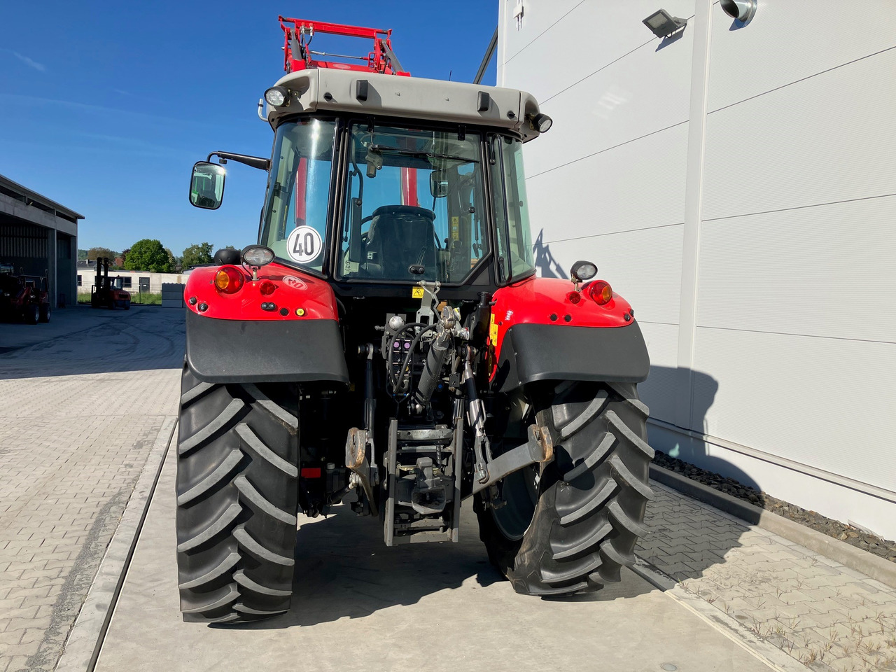 Massey Ferguson 5613 Dyna 6 - Traktor: das Bild 5 Massey Ferguson 5613 Dyna 6 - Traktor: das Bild 5