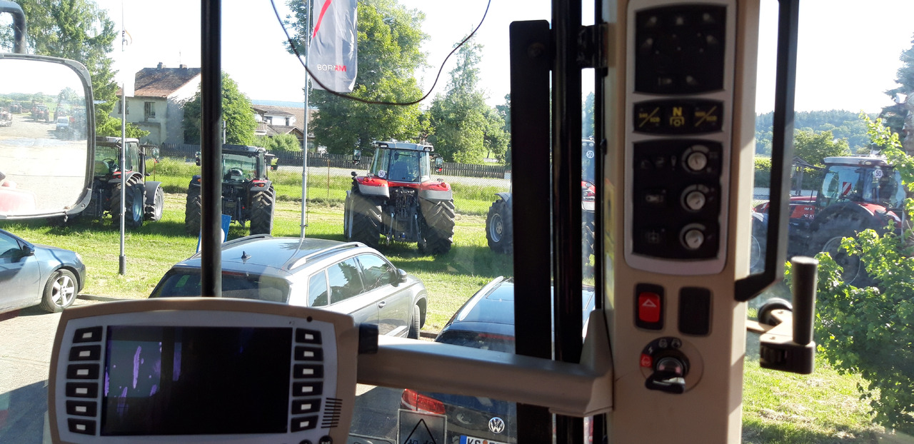 Massey Ferguson 7726 Dyna-6 Efficient - Traktor: das Bild 5 Massey Ferguson 7726 Dyna-6 Efficient - Traktor: das Bild 5