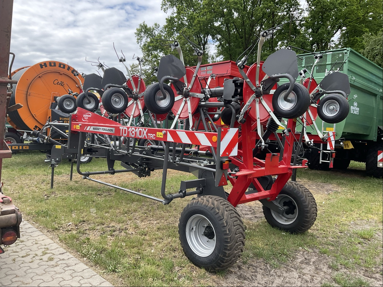 Massey Ferguson TD 1310X TRC - Heuwender/ Wenderechen: das Bild 1 Massey Ferguson TD 1310X TRC - Heuwender/ Wenderechen: das Bild 1