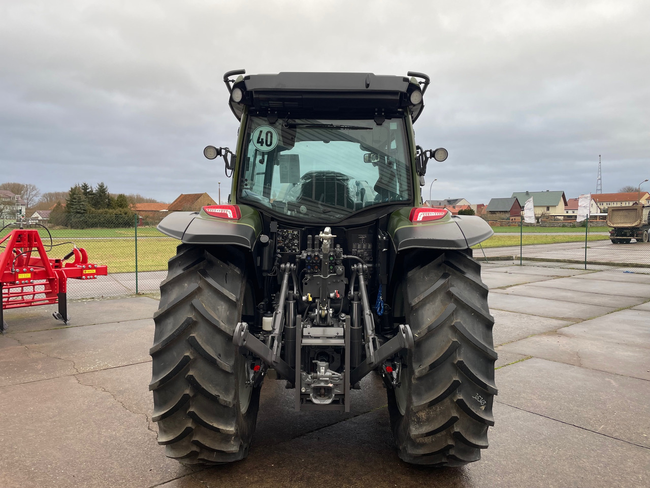 Valtra A105MH4 2B0 - Traktor: das Bild 4 Valtra A105MH4 2B0 - Traktor: das Bild 4