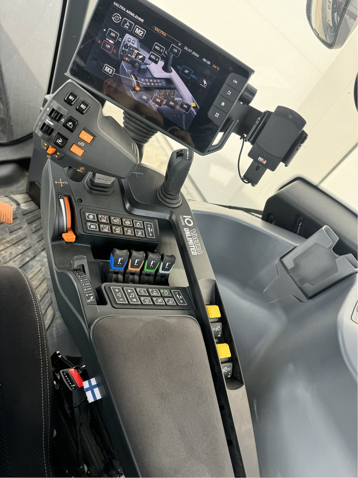 Valtra Q 265 - Traktor: das Bild 2 Valtra Q 265 - Traktor: das Bild 2