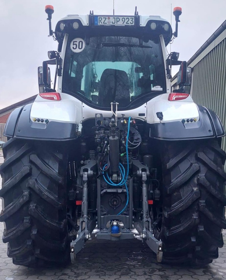 Valtra Q 305 - Traktor: das Bild 2 Valtra Q 305 - Traktor: das Bild 2