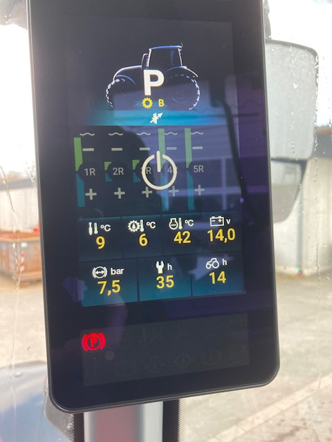 Valtra Q265 - Traktor: das Bild 2 Valtra Q265 - Traktor: das Bild 2