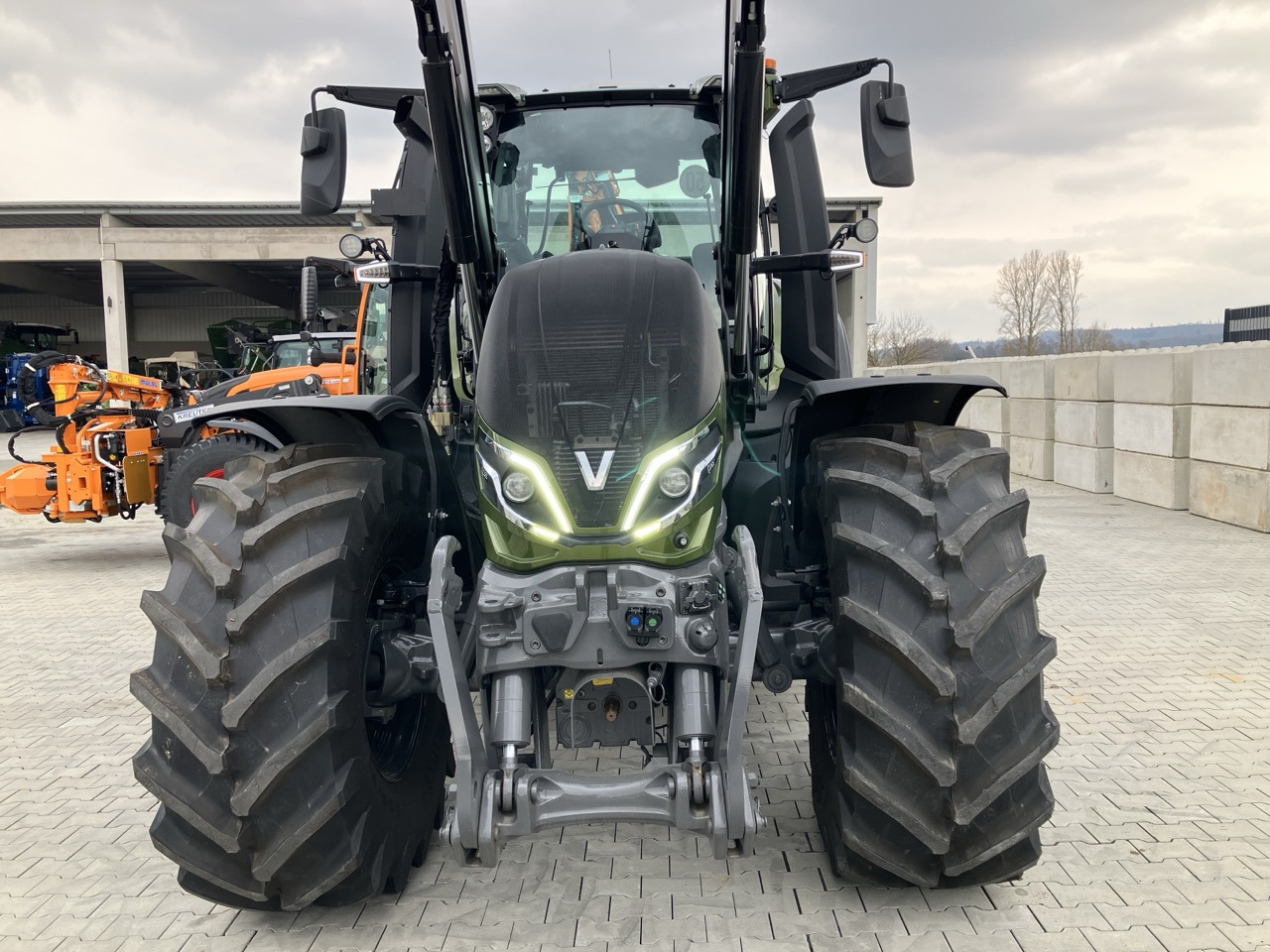 Valtra Q285 - Traktor: das Bild 5 Valtra Q285 - Traktor: das Bild 5