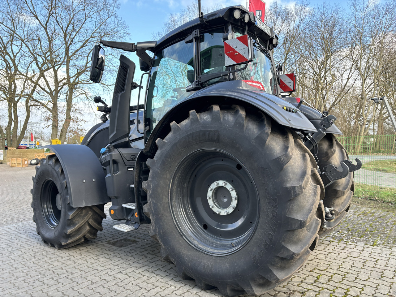 Valtra Q305 - Traktor: das Bild 5 Valtra Q305 - Traktor: das Bild 5