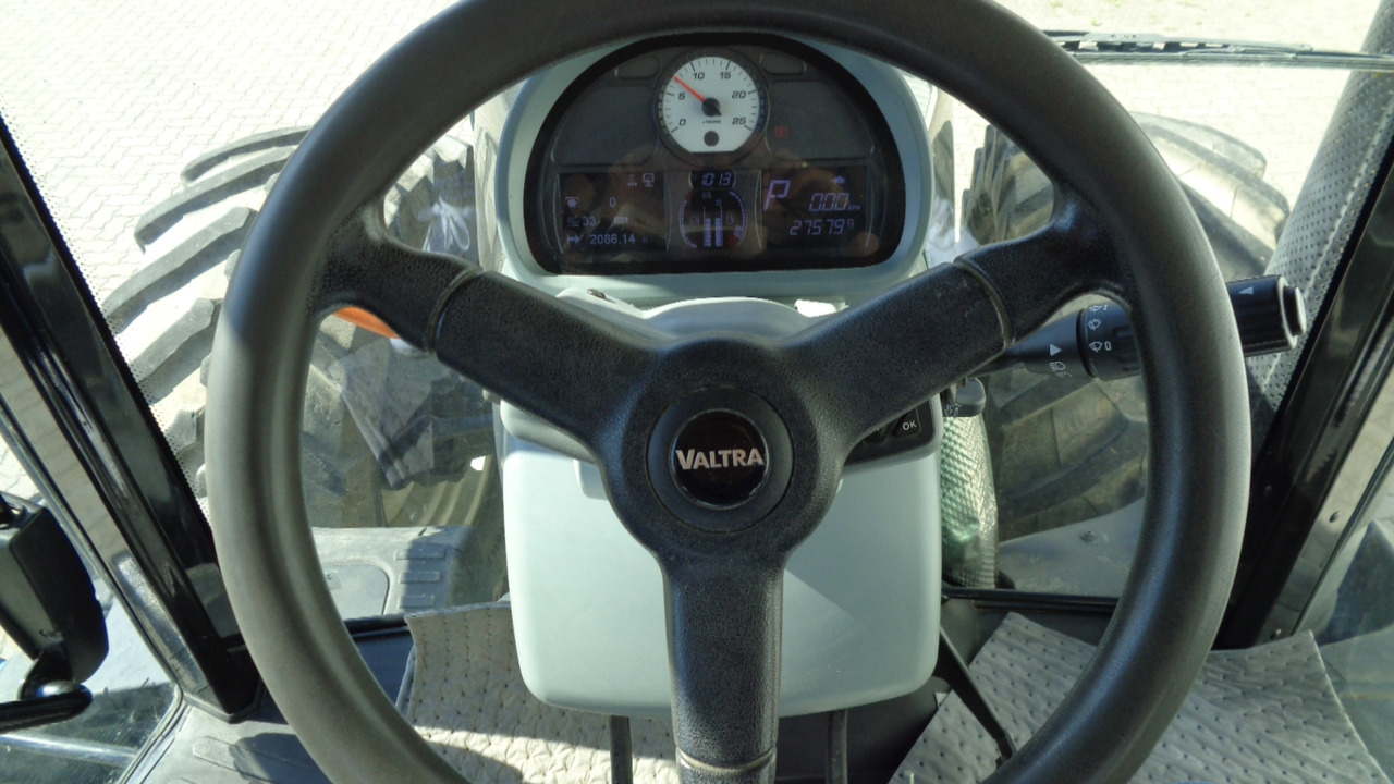 Valtra S374 - Traktor: das Bild 2 Valtra S374 - Traktor: das Bild 2