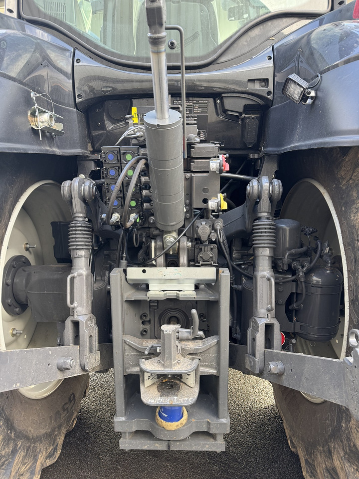 Valtra T195 V 2A1 - Traktor: das Bild 2 Valtra T195 V 2A1 - Traktor: das Bild 2