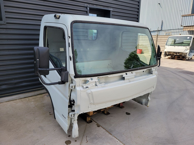 Mitsubishi Fuso "C" - Fahrerhaus und Interieur für LKW: das Bild 5 Mitsubishi Fuso "C" - Fahrerhaus und Interieur für LKW: das Bild 5