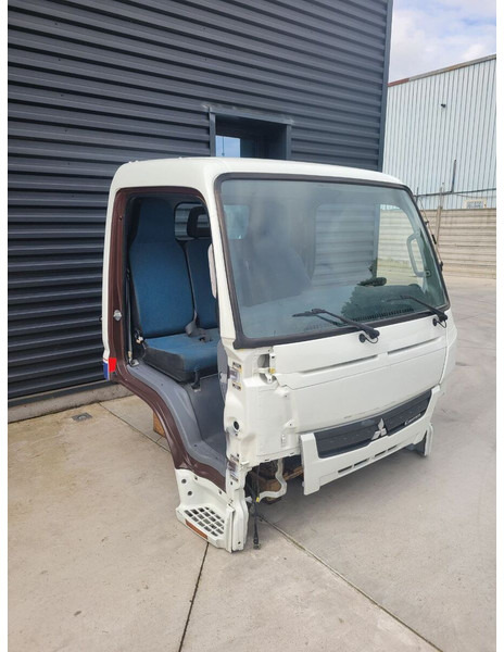 Mitsubishi Fuso S TYPE - NARROW - Fahrerhaus und Interieur für LKW: das Bild 4 Mitsubishi Fuso S TYPE - NARROW - Fahrerhaus und Interieur für LKW: das Bild 4