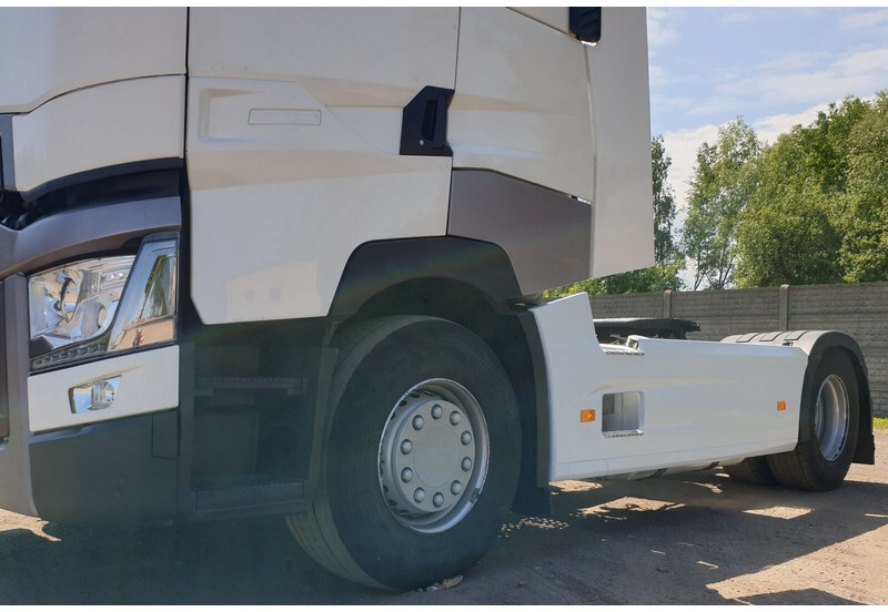 Renault T - T High SIDESKIRT EURO 6 - Aeropack/ Spoiler für LKW: das Bild 1 Renault T - T High SIDESKIRT EURO 6 - Aeropack/ Spoiler für LKW: das Bild 1