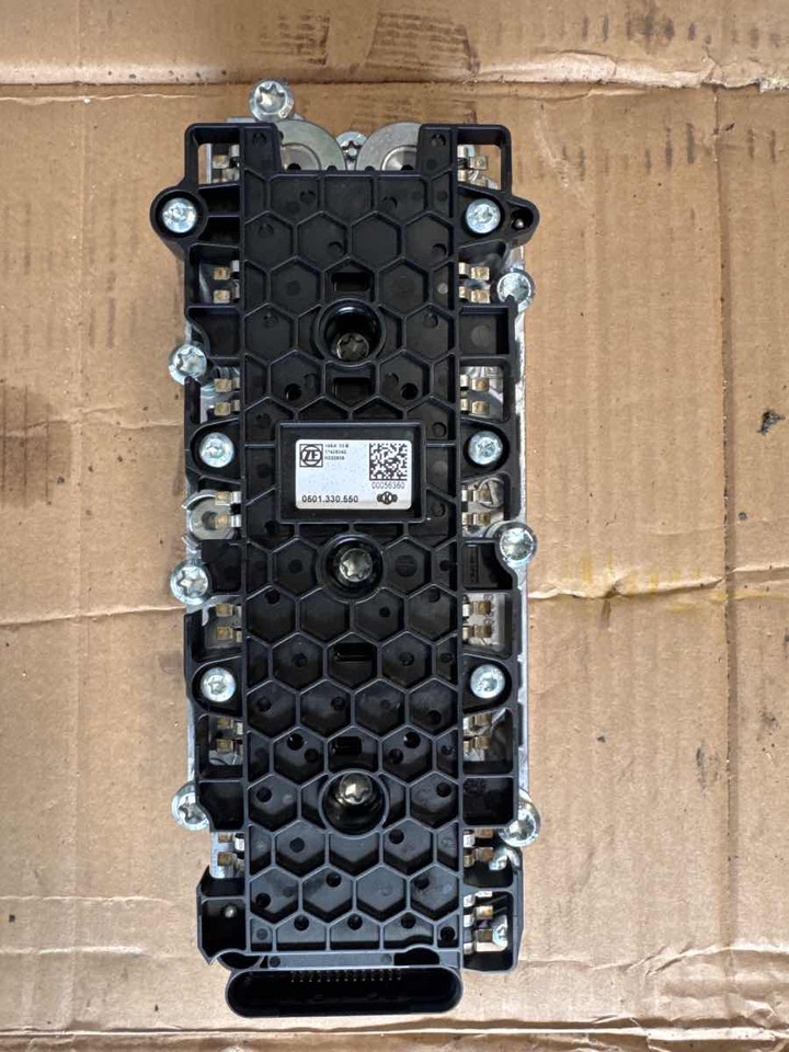 MAN 12TX VALVE BLOCK 81.32550-6018 - Getriebe und Teile für LKW: das Bild 1 MAN 12TX VALVE BLOCK 81.32550-6018 - Getriebe und Teile für LKW: das Bild 1