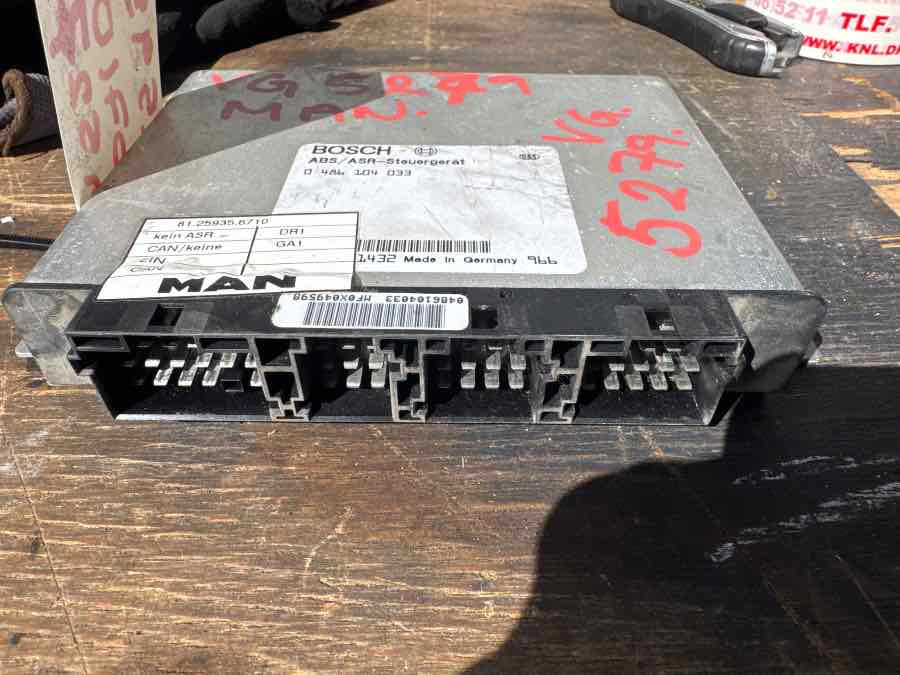 MAN ECU ABS 81.25935-6710 - Elektrische Ausrüstung für LKW: das Bild 2 MAN ECU ABS 81.25935-6710 - Elektrische Ausrüstung für LKW: das Bild 2