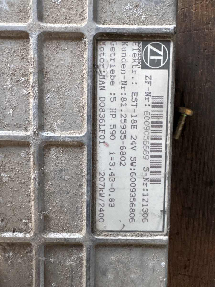 MAN ECU EST 81.25935-6802 - Elektrische Ausrüstung für LKW: das Bild 2 MAN ECU EST 81.25935-6802 - Elektrische Ausrüstung für LKW: das Bild 2