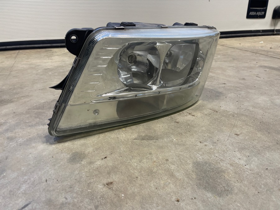 MAN HEADLAMP 81.25101-6749 - Lichter/ Leuchten für LKW: das Bild 1 MAN HEADLAMP 81.25101-6749 - Lichter/ Leuchten für LKW: das Bild 1