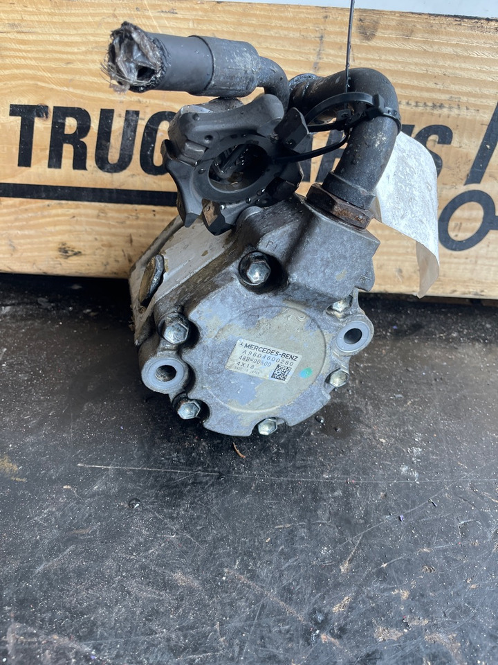 MERCEDES SERVO PUMP A9604600280 - Hydraulik für LKW: das Bild 1 MERCEDES SERVO PUMP A9604600280 - Hydraulik für LKW: das Bild 1