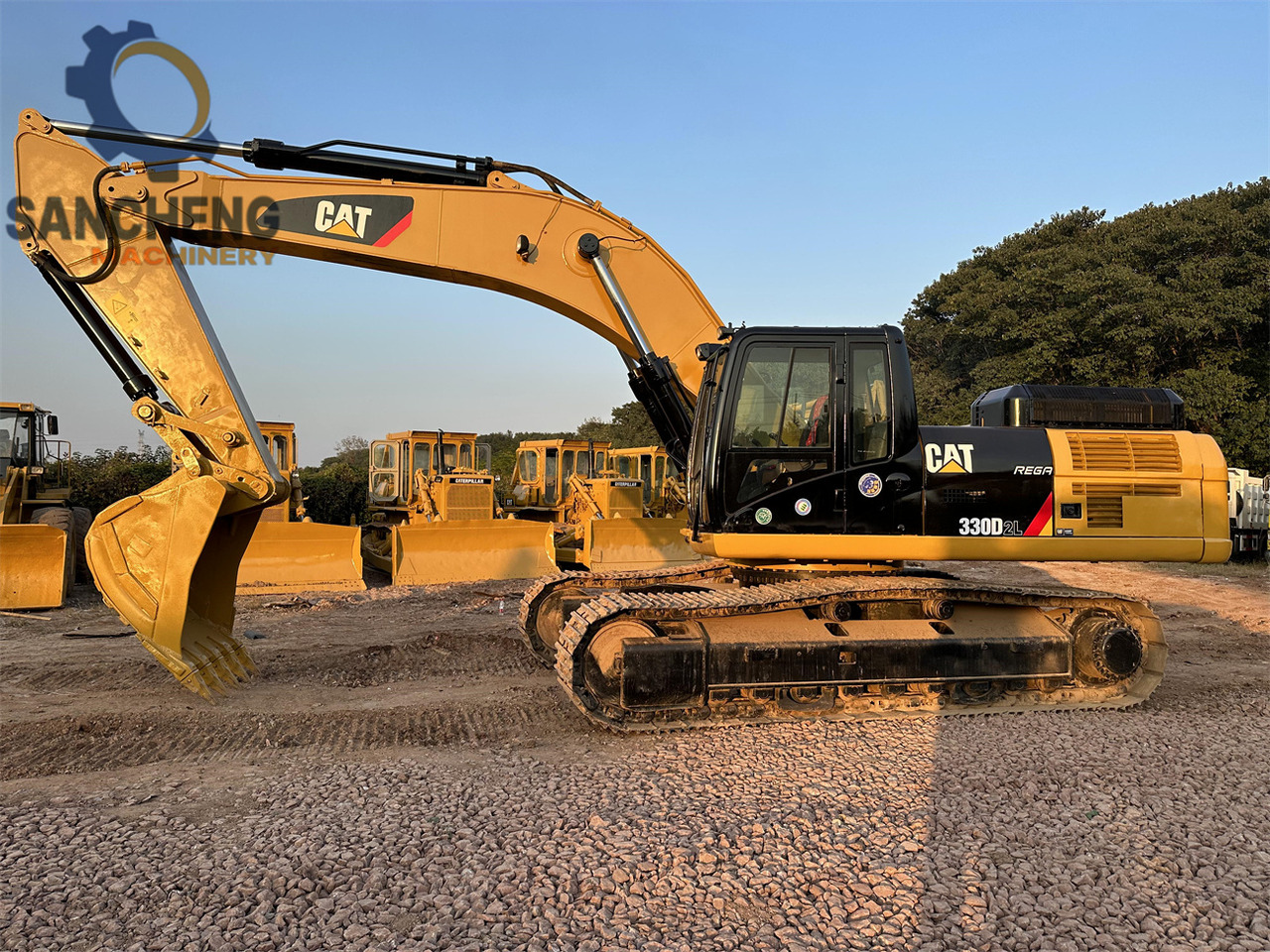 Kettenbagger CATERPILLAR 330D2L: das Bild 1