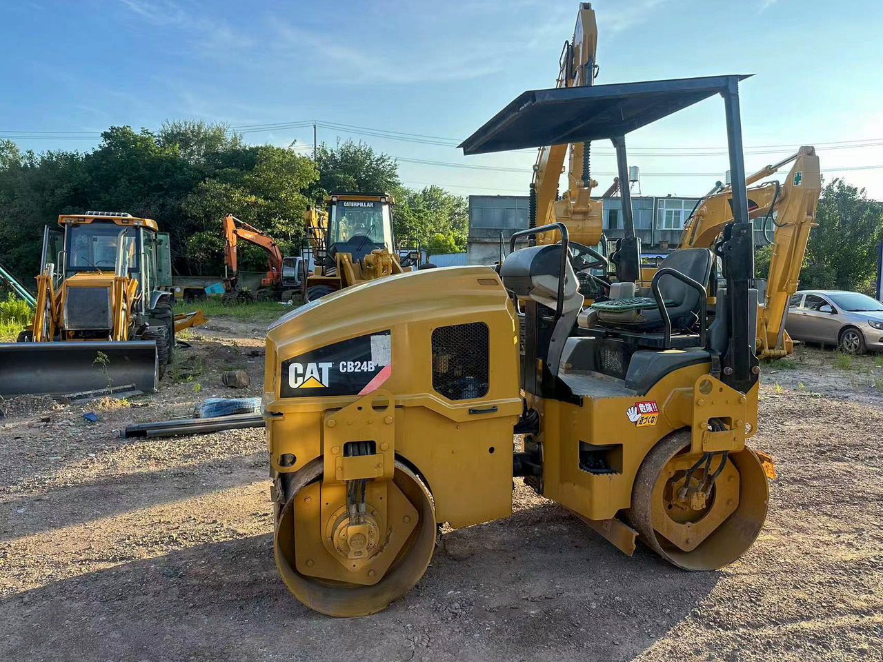 CATERPILLAR CB24B - Walzen: das Bild 1 CATERPILLAR CB24B - Walzen: das Bild 1