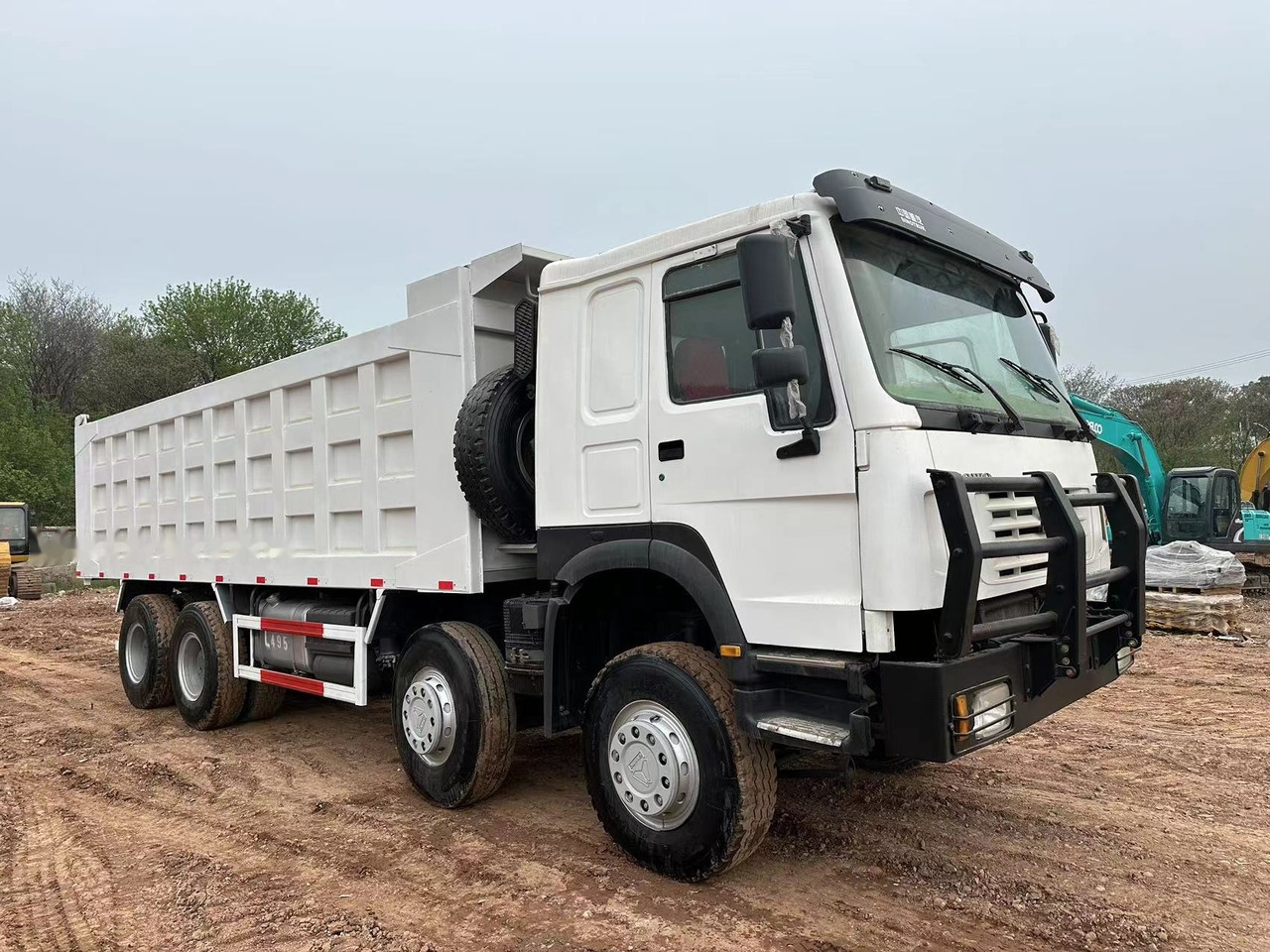 SINOTRUK HOWO 371 with Bumper - Kipper: das Bild 4 SINOTRUK HOWO 371 with Bumper - Kipper: das Bild 4