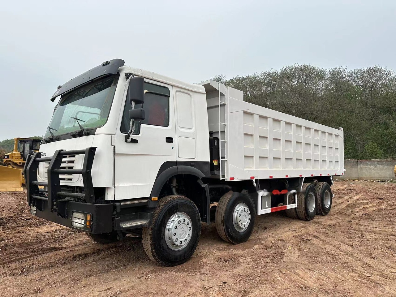 SINOTRUK HOWO 371 with Bumper - Kipper: das Bild 1 SINOTRUK HOWO 371 with Bumper - Kipper: das Bild 1