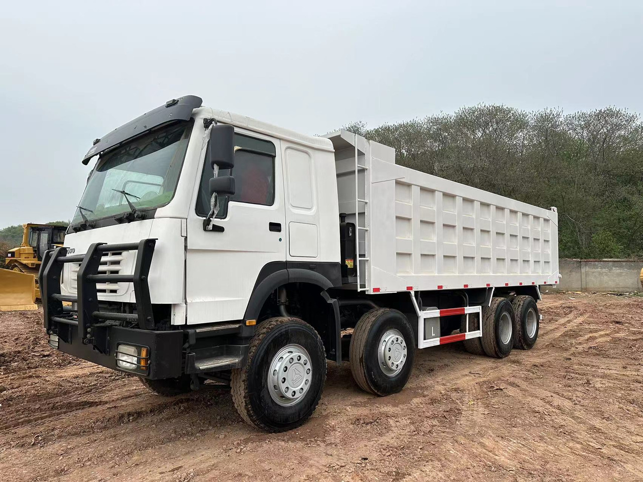 SINOTRUK HOWO 371 with Bumper - Kipper: das Bild 2 SINOTRUK HOWO 371 with Bumper - Kipper: das Bild 2