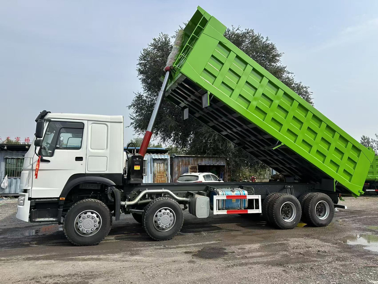 SINOTRUK HOWO 420HP 8X4 Tipper Truck - Kipper: das Bild 1 SINOTRUK HOWO 420HP 8X4 Tipper Truck - Kipper: das Bild 1