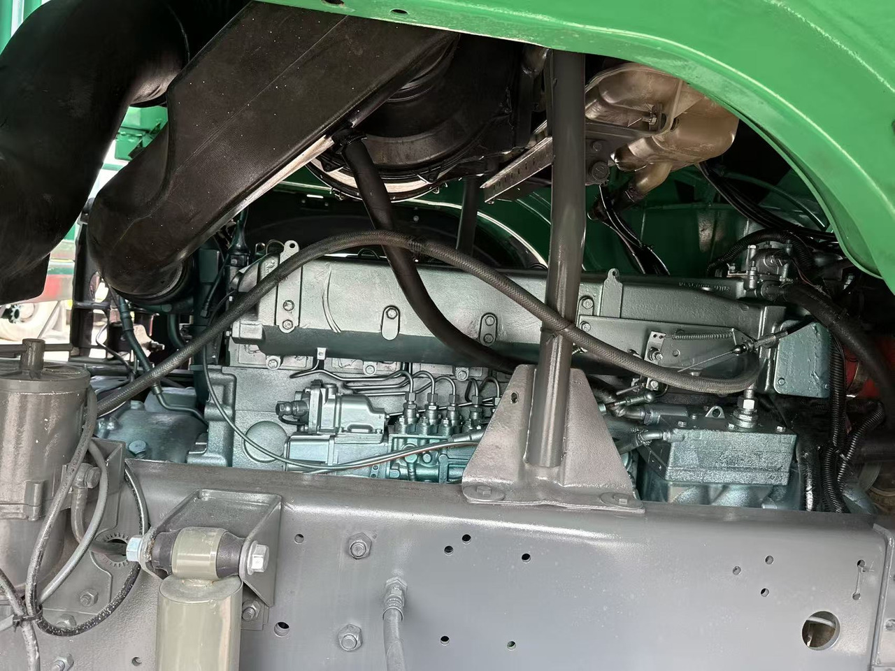 Pritsche LKW Für die Beförderung von Silo SINOTRUK HOWO 420hp 8x4 fence truck: das Bild 9 Pritsche LKW Für die Beförderung von Silo SINOTRUK HOWO 420hp 8x4 fence truck: das Bild 9