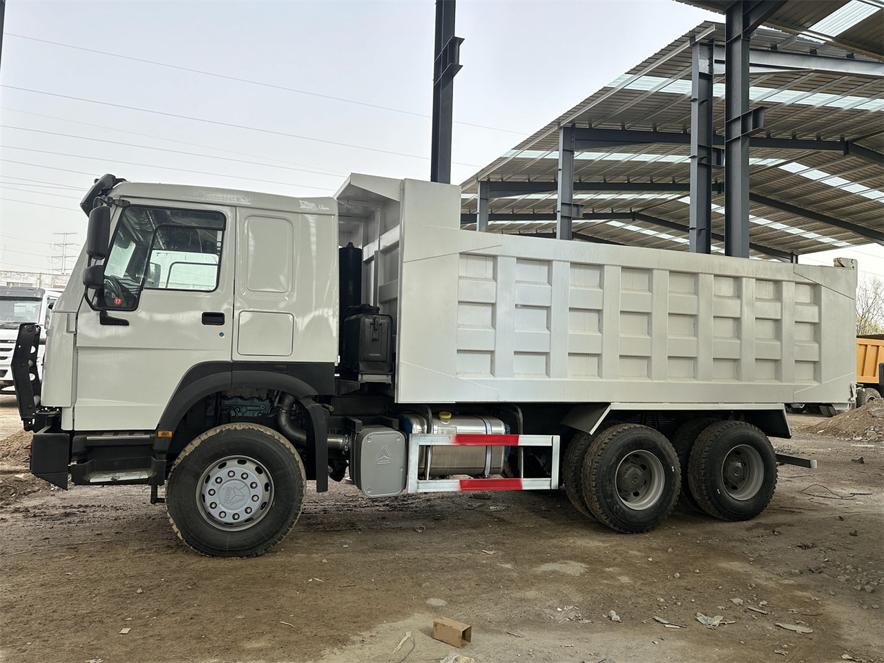 SINOTRUK HOWO Dump truck 371 6x4 - Kipper: das Bild 2 SINOTRUK HOWO Dump truck 371 6x4 - Kipper: das Bild 2