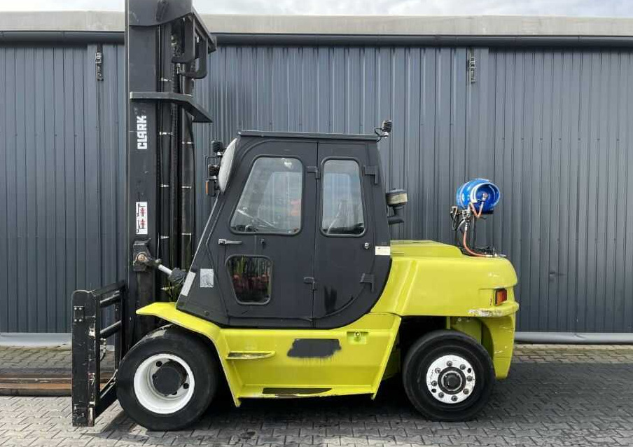 Clark SF70L - Treibgasstapler: das Bild 2 Clark SF70L - Treibgasstapler: das Bild 2