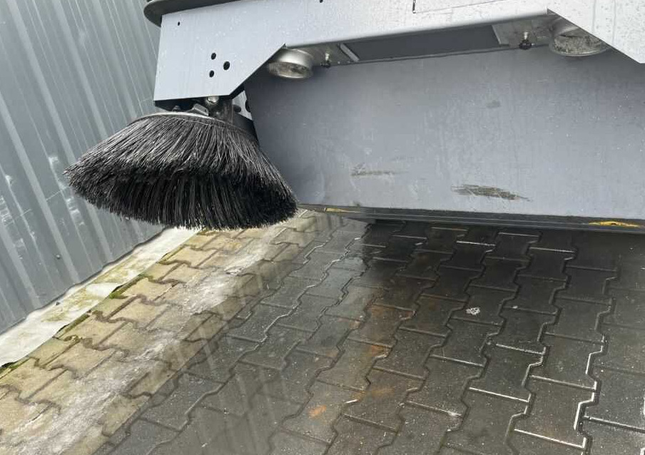 Kehrsaugmaschine Dulevo 100BK: das Bild 9