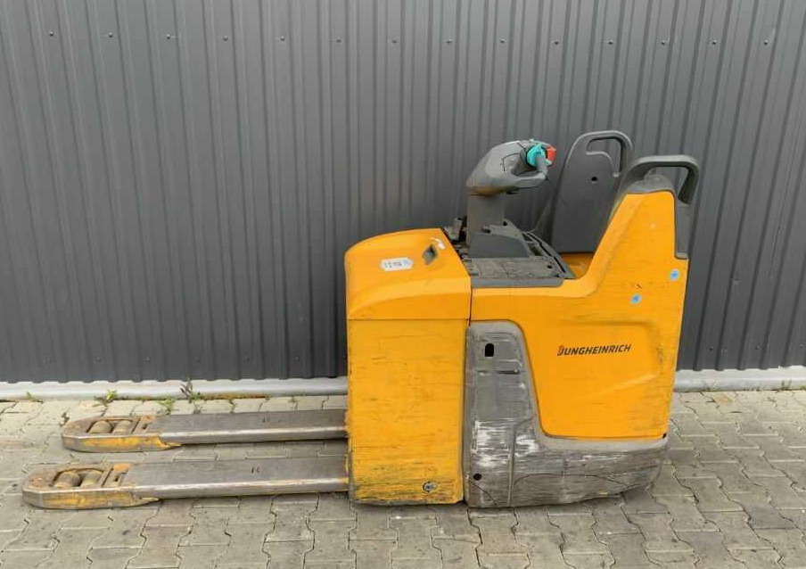 Jungheinrich ERE225 - Niederhubwagen: das Bild 2 Jungheinrich ERE225 - Niederhubwagen: das Bild 2