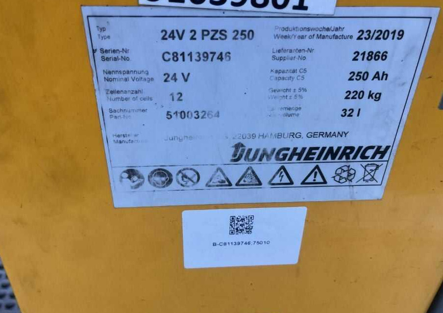 Schleppfahrzeug Jungheinrich EZS130: das Bild 6