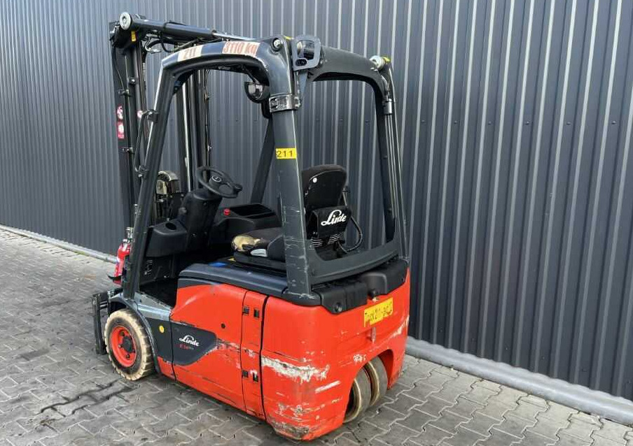 Linde E14-02 - Elektrostapler: das Bild 3 Linde E14-02 - Elektrostapler: das Bild 3