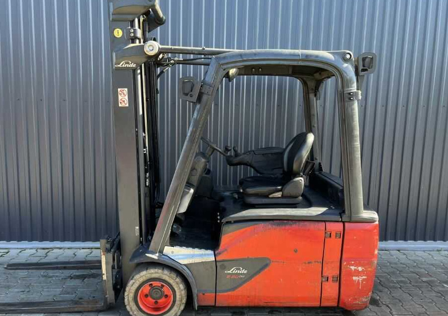 Linde E20L-02 - Elektrostapler: das Bild 2 Linde E20L-02 - Elektrostapler: das Bild 2
