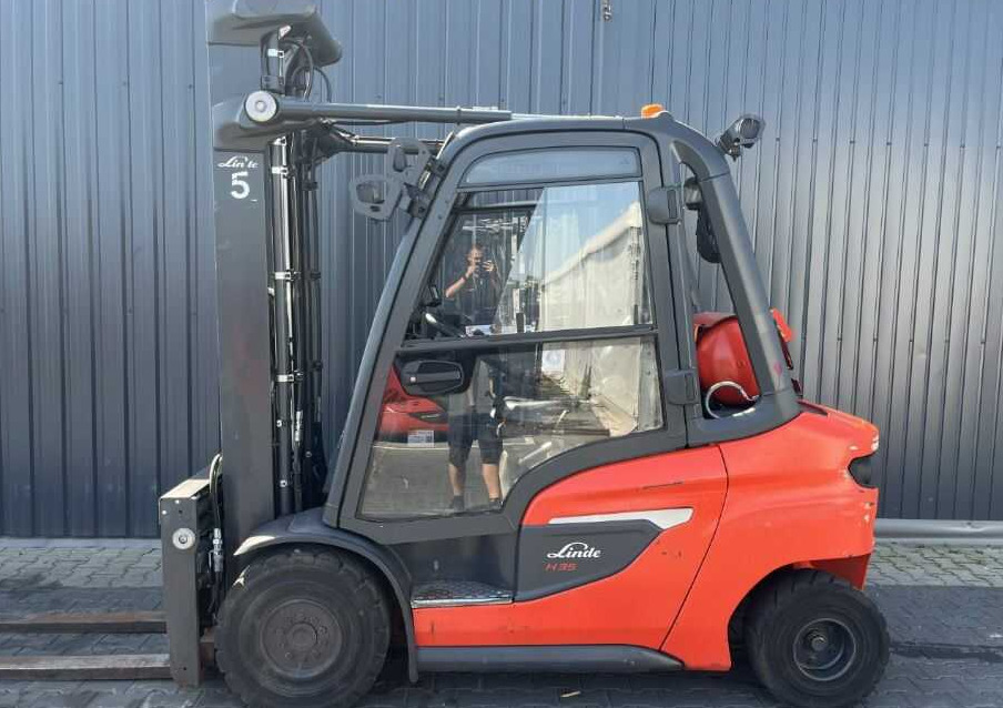 Linde H35T-01 - Treibgasstapler: das Bild 2 Linde H35T-01 - Treibgasstapler: das Bild 2