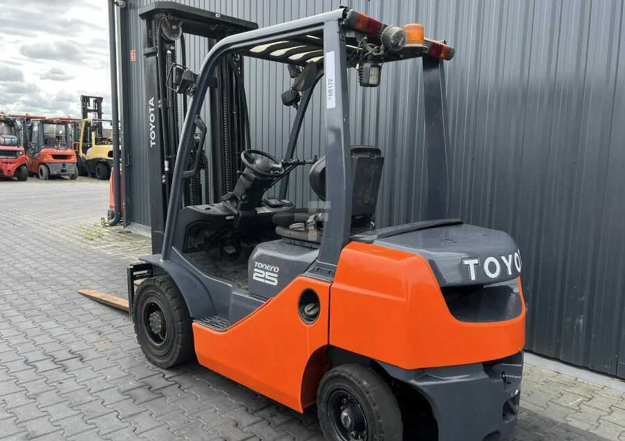 Toyota 8FGF25 - Dieselstapler: das Bild 3 Toyota 8FGF25 - Dieselstapler: das Bild 3