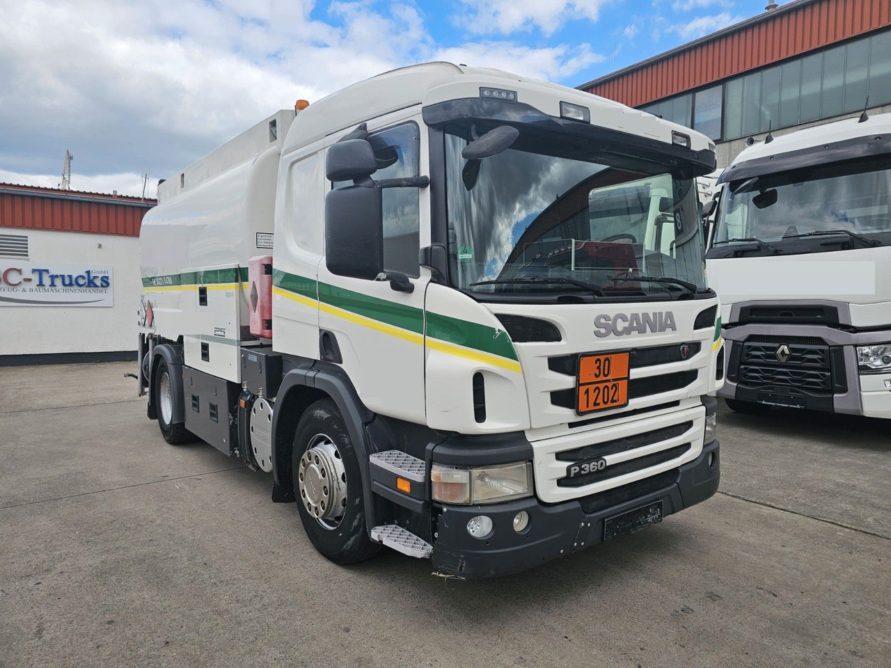Scania P 360 * OBER/-UNTER * 3 KAMMER * BENZIN * - Tankwagen: das Bild 3 Scania P 360 * OBER/-UNTER * 3 KAMMER * BENZIN * - Tankwagen: das Bild 3