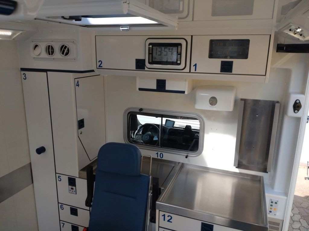 Mercedes-Benz Sprinter 519 / ATM 0km 4x on Stock - Krankenwagen: das Bild 5 Mercedes-Benz Sprinter 519 / ATM 0km 4x on Stock - Krankenwagen: das Bild 5