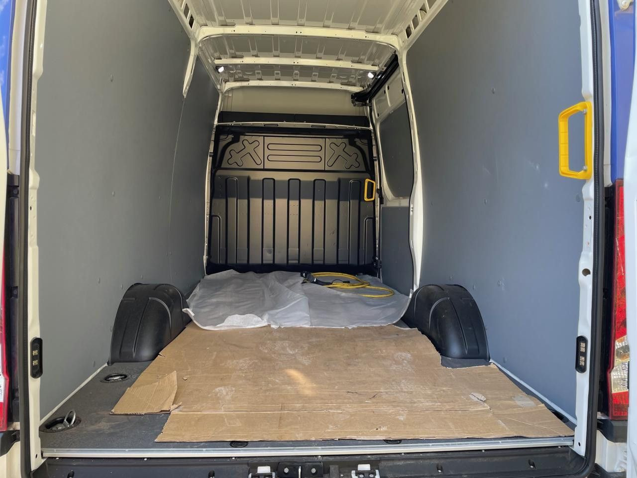 Iveco 35S14 E (eDaily) Klima AHK ZV - Kastenwagen, Elektro-Transporter: das Bild 5 Iveco 35S14 E (eDaily) Klima AHK ZV - Kastenwagen, Elektro-Transporter: das Bild 5