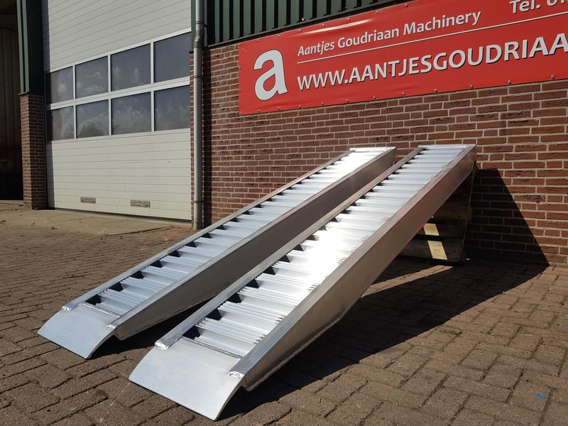 Oprijplanken 3000x450 mm - Verladerampe: das Bild 4 Oprijplanken 3000x450 mm - Verladerampe: das Bild 4