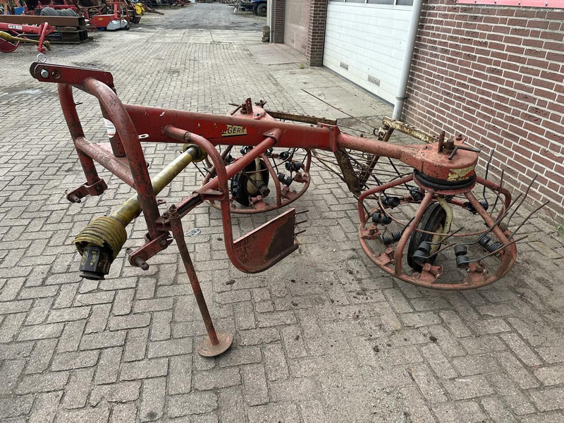 PZ Strela - Gebruikt - Heuwender/ Wenderechen: das Bild 2 PZ Strela - Gebruikt - Heuwender/ Wenderechen: das Bild 2