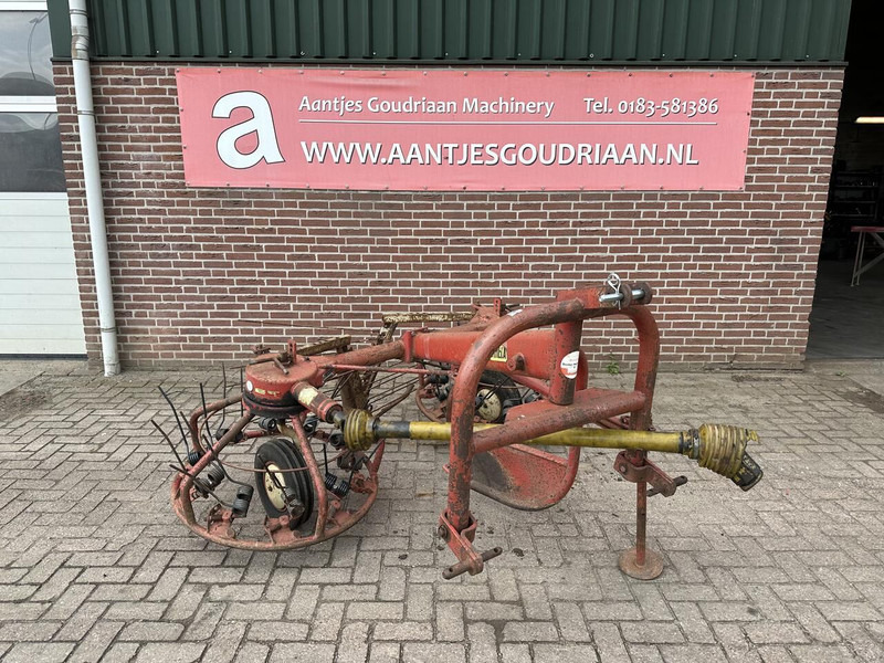 PZ Strela - Gebruikt - Heuwender/ Wenderechen: das Bild 1 PZ Strela - Gebruikt - Heuwender/ Wenderechen: das Bild 1