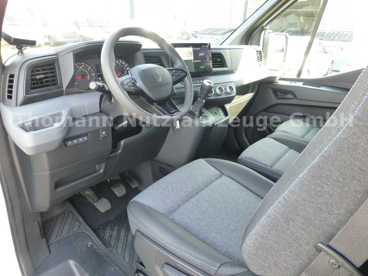 Kühltransporter Renault NEW Master Kühlkastenwagen Xarios 300 GH: das Bild 30