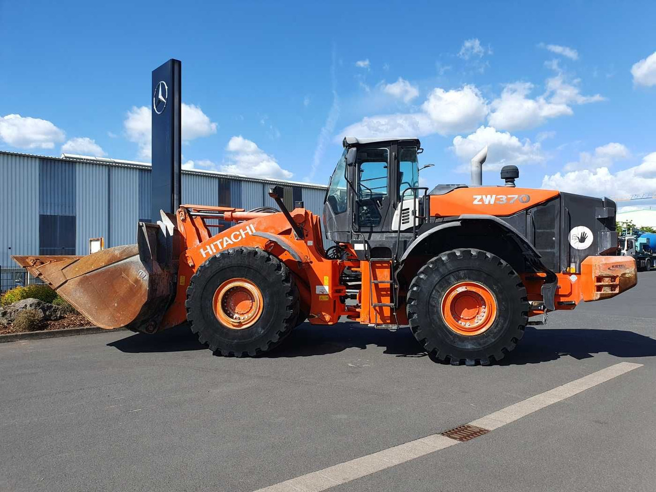 Hitachi ZW 370-5B / nur 6.820h ! / 2014 / Schaufel - Radlader: das Bild 2 Hitachi ZW 370-5B / nur 6.820h ! / 2014 / Schaufel - Radlader: das Bild 2