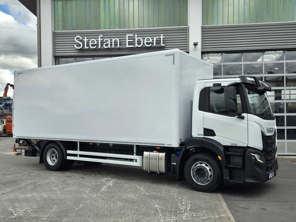 Iveco AD190S40/P 4x2 Ladebordwand 2.000kg Navi ACC Iveco AD190S40/P 4x2 Ladebordwand 2.000kg Navi ACC - Koffer LKW: das Bild 3 Iveco AD190S40/P 4x2 Ladebordwand 2.000kg Navi ACC Iveco AD190S40/P 4x2 Ladebordwand 2.000kg Navi ACC - Koffer LKW: das Bild 3