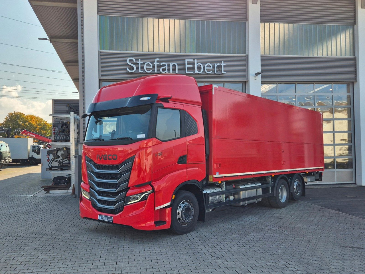 Iveco AS260S50Y/FS Schwenkwand LBW 2xAHK CAM Intarder - Getränkeaufbau LKW: das Bild 1 Iveco AS260S50Y/FS Schwenkwand LBW 2xAHK CAM Intarder - Getränkeaufbau LKW: das Bild 1