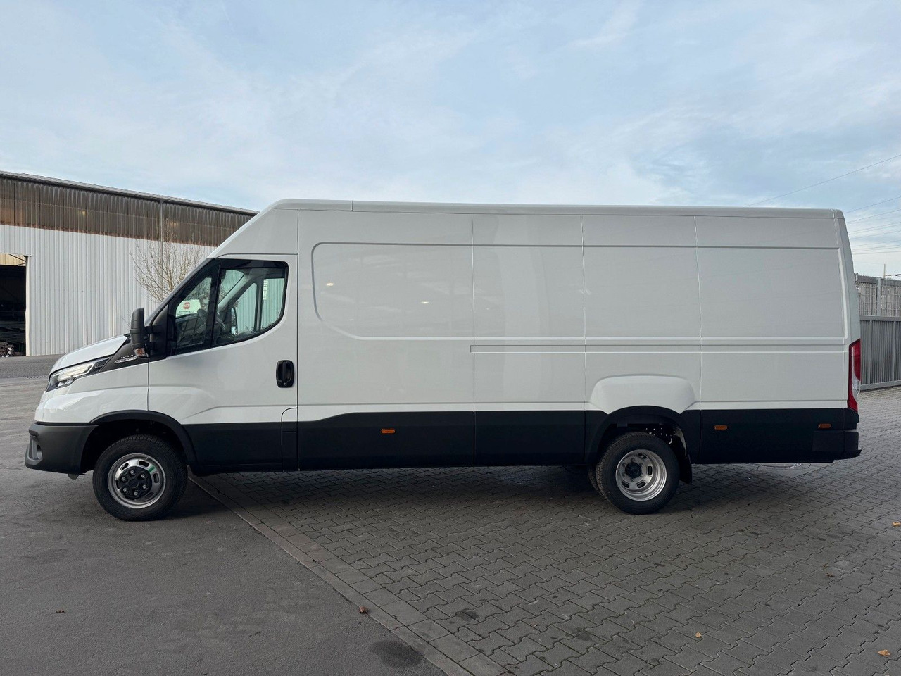 Iveco Daily 35C21 HA8 *R4.100mm*AHK*LED*Automatik* - Kastenwagen: das Bild 5 Iveco Daily 35C21 HA8 *R4.100mm*AHK*LED*Automatik* - Kastenwagen: das Bild 5